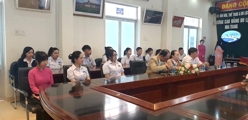 Trường Cao đẳng Du lịch Nha Trang tổ chức Gặp mặt trao tặng học bổng Doanh nghiệp Du lịch đầu năm 2021
